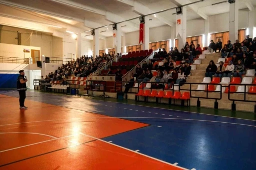 BŞEÜ’de &quot;En İyi Narkotik Polisi Anne&quot; projesi eğitimi düzenlendi
