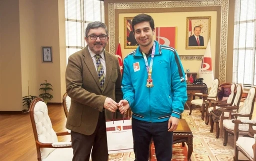 BŞEÜ, satranç takımından büyük başarı
