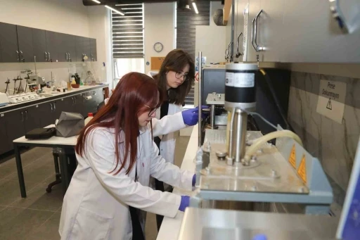 BT&Uuml; &ouml;ğrencileri TUSAŞ u&ccedil;akları i&ccedil;in &uuml;retiyor
