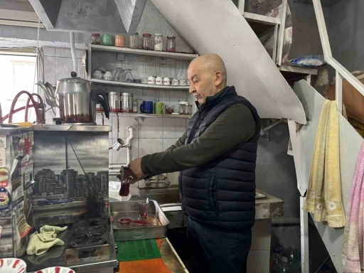 Bu kıraathanede &ccedil;ay 5 lira
