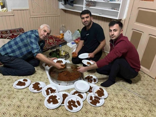 Bu k&ouml;yde gelenekler halen yaşatılıyor
