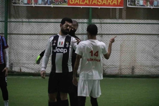 Bu maçta pas işaret dili ile isteniyor, ‘gol’ sesi çıkmıyor
