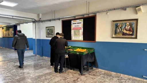 Bu okulda manav var, g&ouml;revli yok
