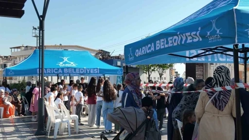 Bu otob&uuml;s ile mahalle şenlendi
