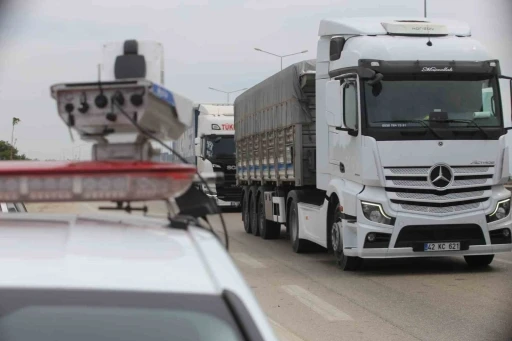Bu radar çok can yakıyor...Aynı anda 4 araca ceza yazıyor
