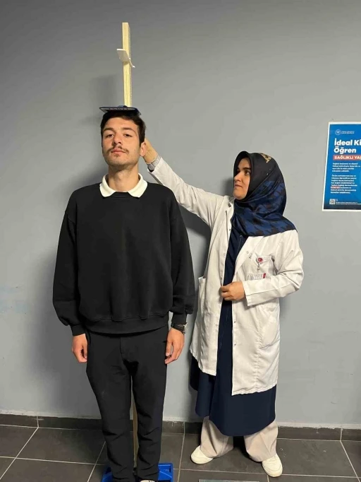 Bu sefer öğrencilerin boyunu ve kilosunu ölçtüler
