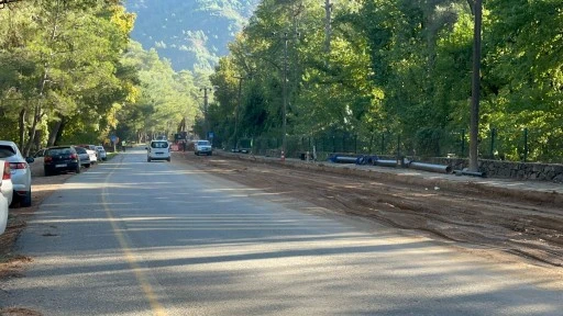 Bu Yol Tehlike Saçıyor