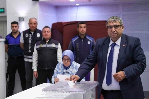 Buca Belediyesi&rsquo;nde Başkanvekili CHP&rsquo;li H&uuml;seyin Benzer oldu

