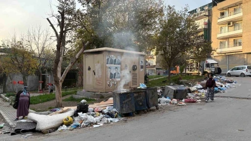 Buca’da park manzaralı çöp dağları
