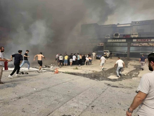 Buca Otokent’e sıçrayan orman yangında 25 araç kül oldu
