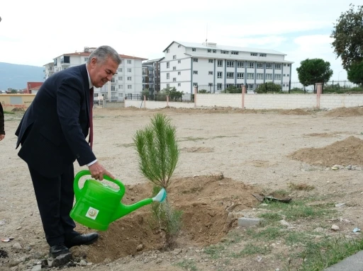 Buharkent’te ’Geleceğe Nefes Olacak’ fidanlar toprakla buluştu
