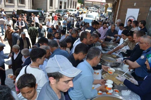 Bulanık&rsquo;ta 5 bin kişiye aşure ikram edildi

