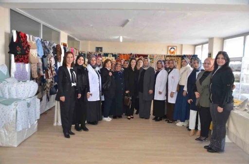 Bulanık&rsquo;ta kadınların el emeği g&ouml;z nuru g&ouml;r&uuml;c&uuml;ye &ccedil;ıktı
