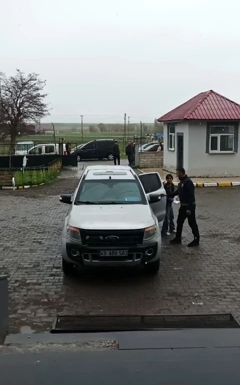 Bulanık&rsquo;ta kimliğini unutan &ouml;ğrenciye polis desteği
