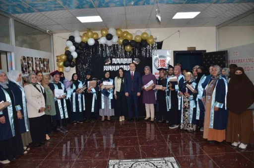 Bulanık’ta okuma yazma hayali kuran kadınlar, yıllar sonra hayallerine kavuştu

