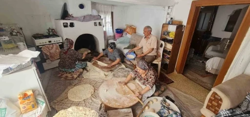 Buldan&rsquo;da Kurban Bayramı hazırlıkları imece usul&uuml; yapılıyor
