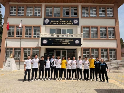 Buldan ekibi &ccedil;eyrek finale y&uuml;kseldi
