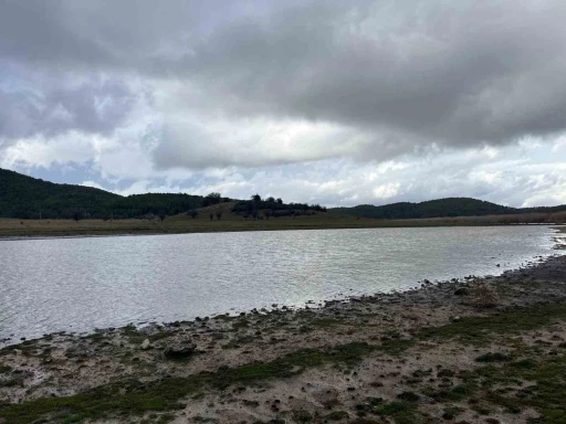 Buldan Yayla G&ouml;l&uuml;nde sevindiren doluluk
