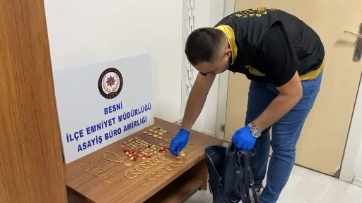 Bulduğu 6,5 milyonluk altın dolu &ccedil;antayı polise teslim etti
