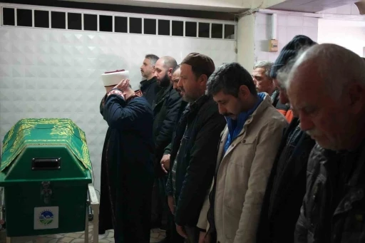 Bulgaristan&rsquo;daki kazada hayatını kaybeden tır s&uuml;r&uuml;c&uuml;s&uuml;, Sakarya&rsquo;da defnedildi
