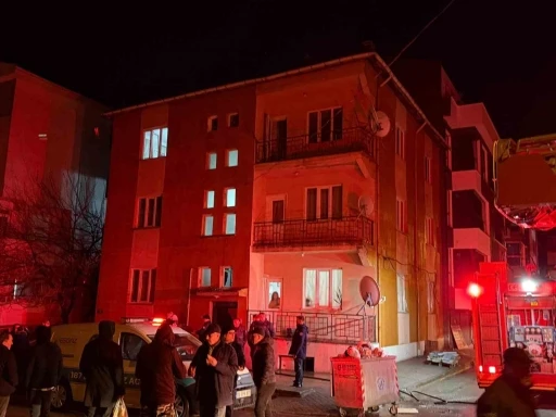 Bunalıma giren gen&ccedil; evi yakmaya &ccedil;alıştı
