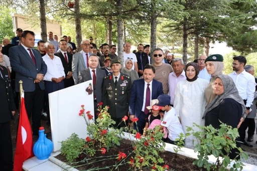 B&uuml;nyanlı 15 Temmuz Şehidi Cennet Yiğit kabri başında anıldı

