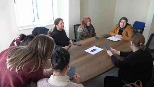 Burdur Aile Akademisi&rsquo;nde aile i&ccedil;i iletişim ve şiddetle m&uuml;cadele eğitimleri aralıksız s&uuml;r&uuml;yor
