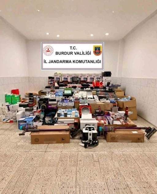 Burdur’da 1 milyon 300 bin liralık kaçak ürün ele geçirildi: 1 gözaltı
