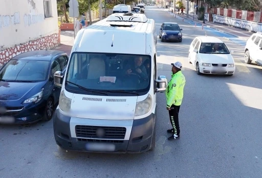 Burdur&rsquo;da 101 ara&ccedil; ve s&uuml;r&uuml;c&uuml;s&uuml; kontrol edildi
