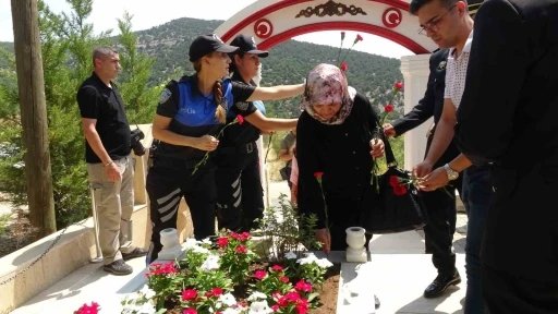 Burdur’da 15 Temmuz şehidi ve terörle mücadele şehidi mezarı başında anıldı
