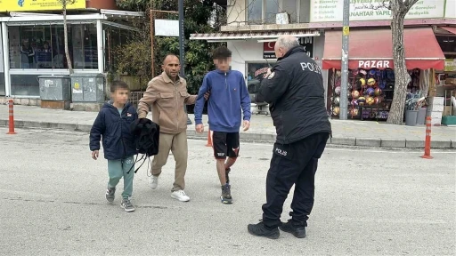 Burdur&rsquo;da 2 gen&ccedil; tanımadığı bir kişi tarafından bı&ccedil;aklandı
