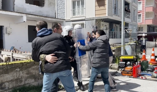 Burdur&rsquo;da 5.7 b&uuml;y&uuml;kl&uuml;ğ&uuml;ndeki deprem tatbikatında ger&ccedil;eği aratmayan g&ouml;r&uuml;nt&uuml;ler

