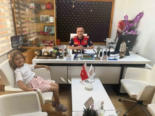 Burdur’da 5 yaşındaki Aslı’nın dikkati felaketi önledi: 3 ev kül olurken daha büyük bir yangın engellendi
