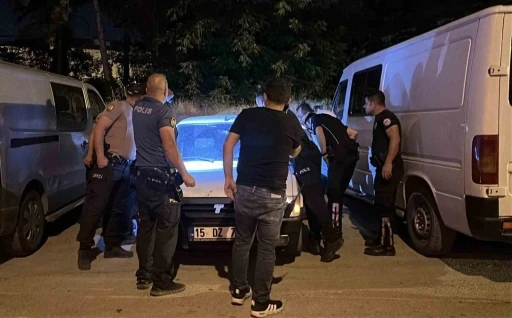 Burdur&rsquo;da aracın i&ccedil;inde hareketsiz bulunan gen&ccedil; hastanede hayatını kaybetti

