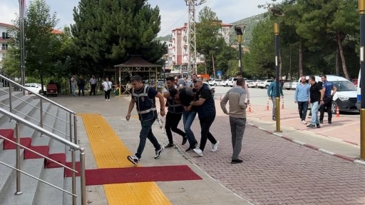 Burdur’da aracının önünü kesip halasının oğlunu öldüren genç ve eşi için ağırlaştırılmış müebbet ceza talebi
