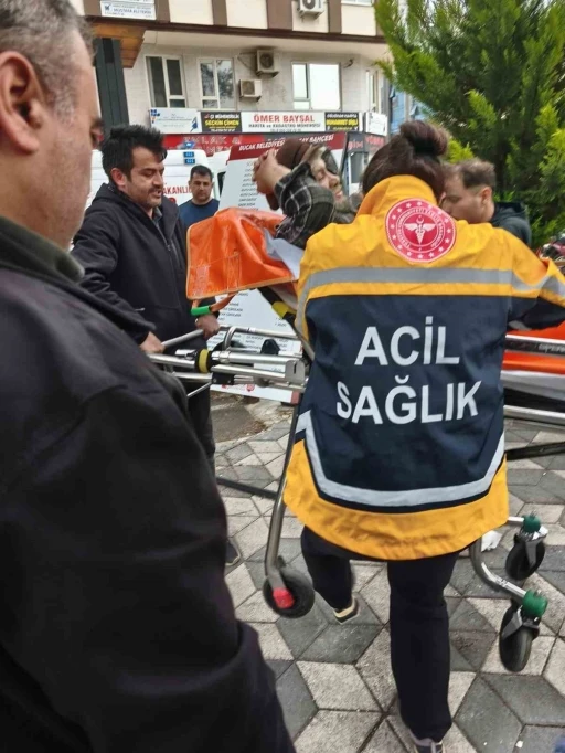 Burdur&rsquo;da &ccedil;ay bah&ccedil;esinde bı&ccedil;aklı kavga: 1 yaralı
