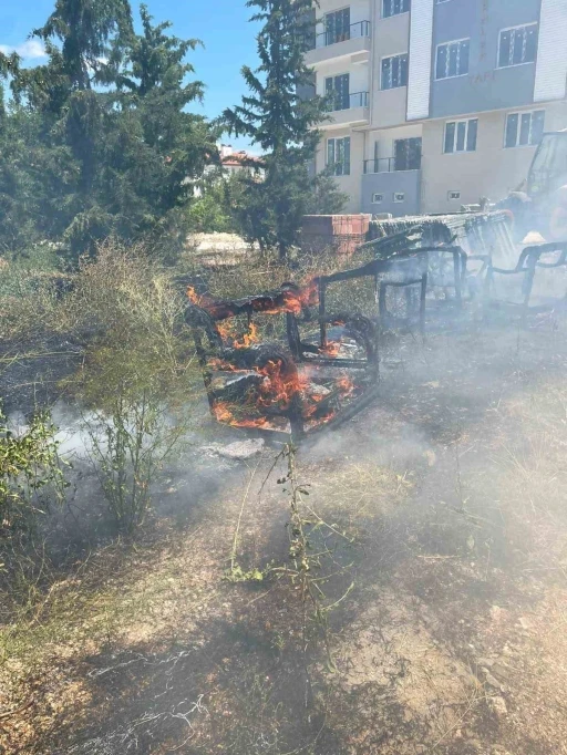 Burdur&rsquo;da &ccedil;ıkan ot yangınında 2 d&ouml;n&uuml;ml&uuml;k alan zarar g&ouml;rd&uuml;
