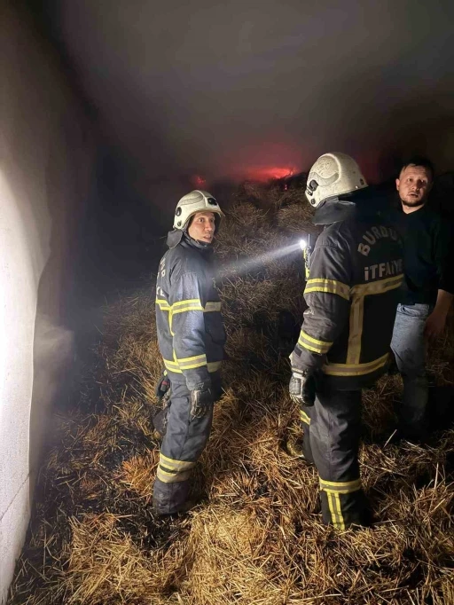 Burdur&rsquo;da &ccedil;ıkan yangında 2 bine yakın saman balyası zarar g&ouml;rd&uuml;
