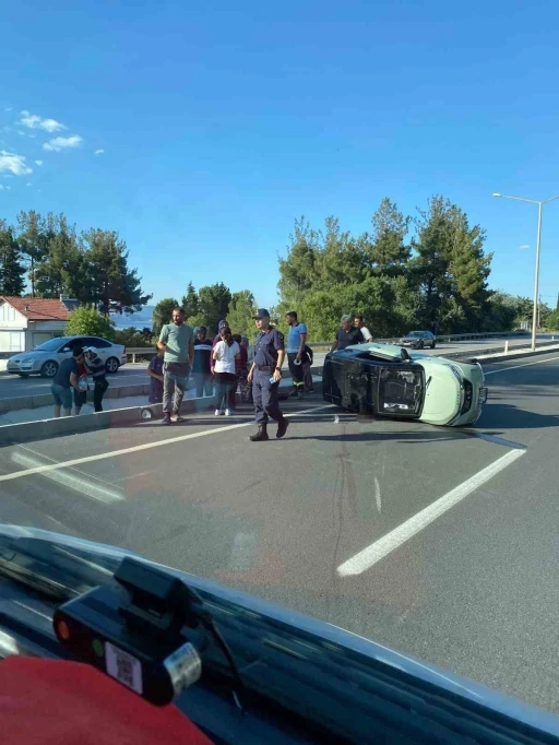 Burdur&rsquo;da elektrikli ara&ccedil; devrildi: 1 yaralı
