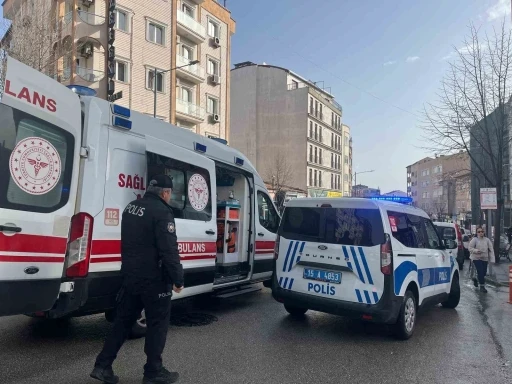 Burdur&rsquo;da elektrikli bisiklet ile otomobil &ccedil;arpıştı: 1 yaralı
