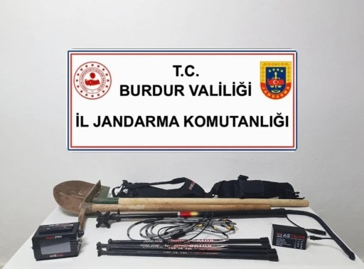Burdur’da kaçakçılık ve uyuşturucu operasyonlarında 3 tutuklama
