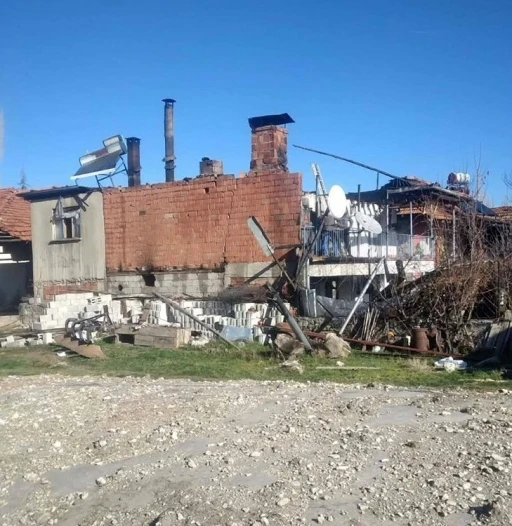 Burdur&rsquo;da kalorifer kazanın patladı, ev kullanılmaz hale geldi
