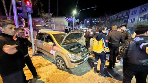 Burdur’da kamyonet ile otomobil çarpıştı: 1 yaralı
