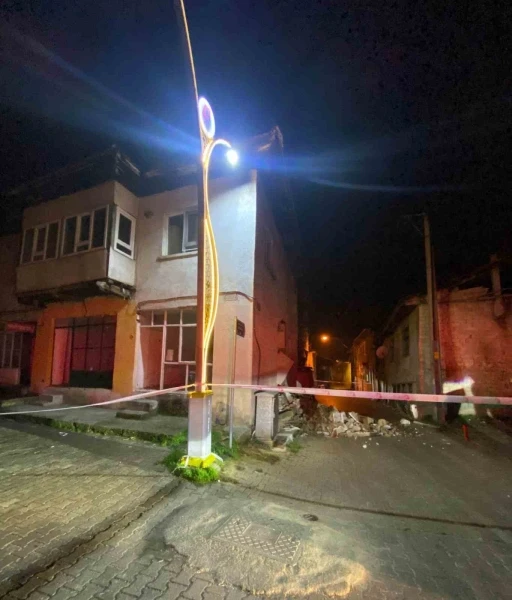 Burdur&rsquo;da kerpi&ccedil; evin duvarı &ccedil;&ouml;kt&uuml;
