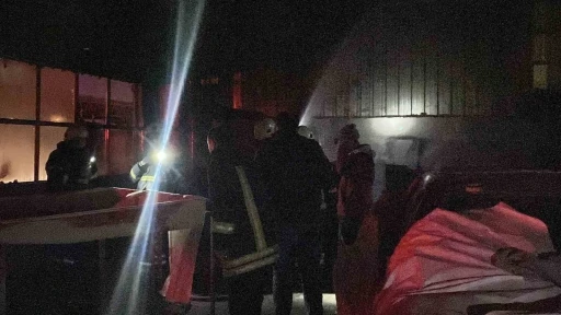 Burdur&rsquo;da oto boyama at&ouml;lyesinde &ccedil;ıkan yangın korkuttu
