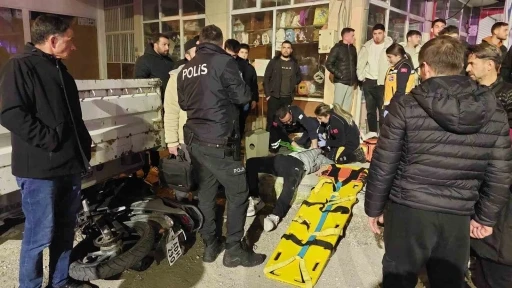 Burdur&rsquo;da otomobil ile &ccedil;arpışan motosikletlinin yaralandığı kaza kamerada
