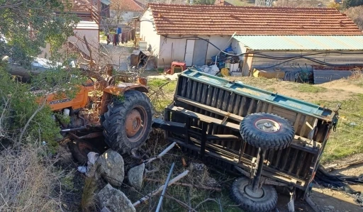 Burdur’da otomobille çarpışan traktör devrildi: 3 yaralı
