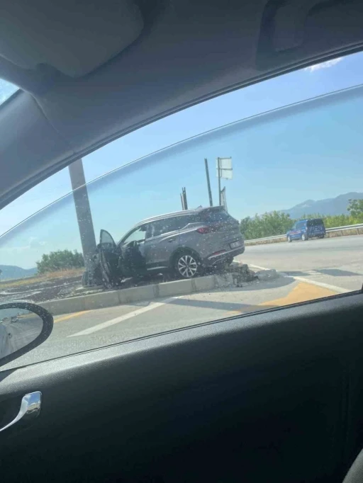 Burdur&rsquo;da otomobiller &ccedil;arpıştı: 4 yaralı
