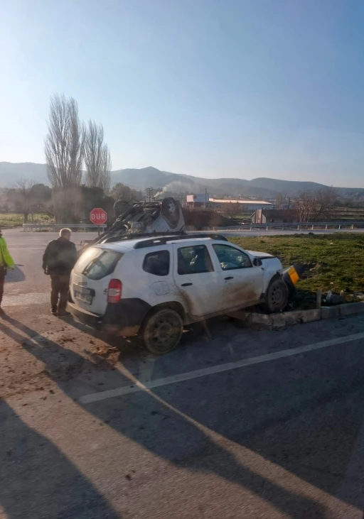 Burdur&rsquo;da otomobiller &ccedil;arpıştı: 5 yaralı
