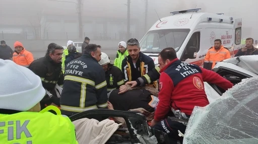 Burdur&rsquo;da yoğun siste zincirleme kaza: 1&rsquo;i ağır 2 yaralı
